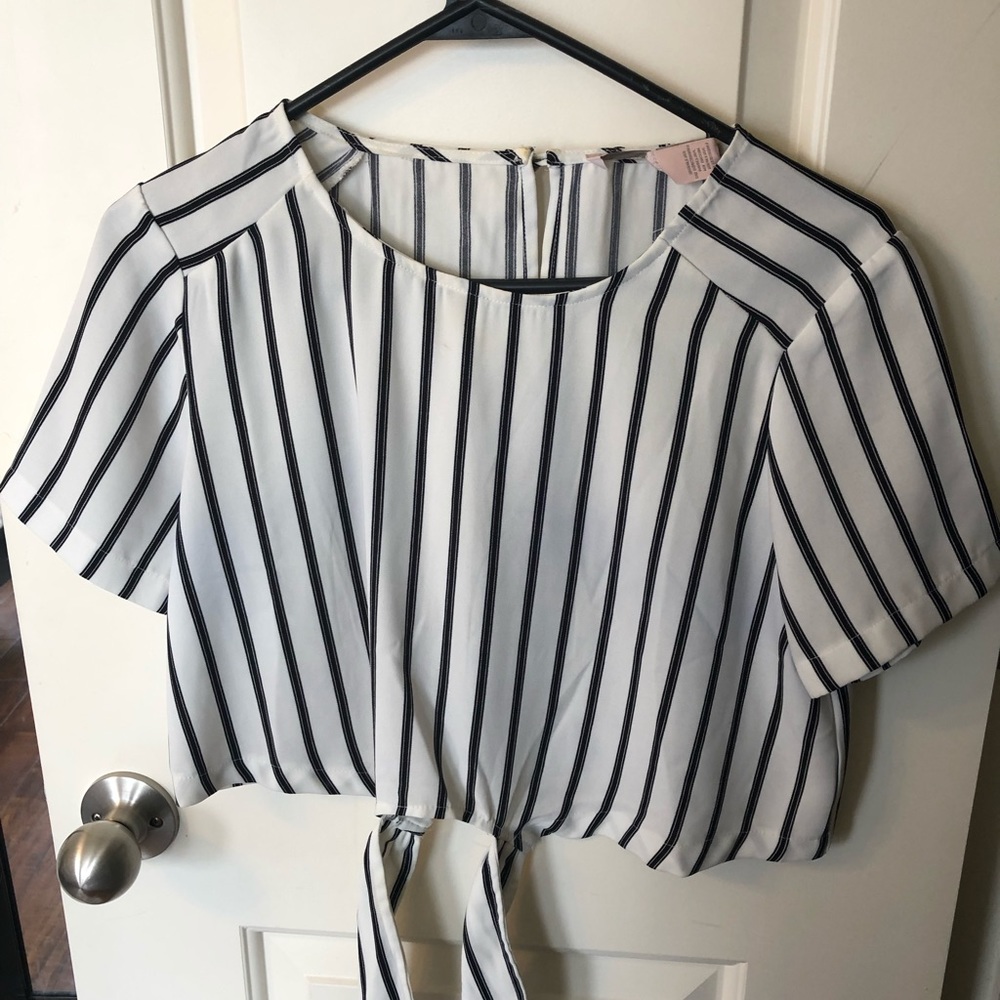 Black and white crop top